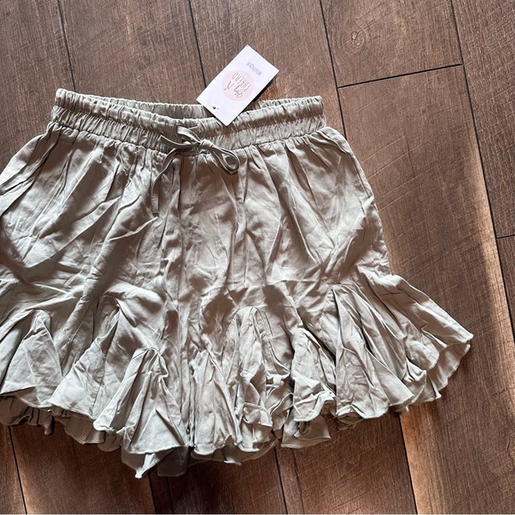 Mable Ruffle Shorts - Picture 2 of 7